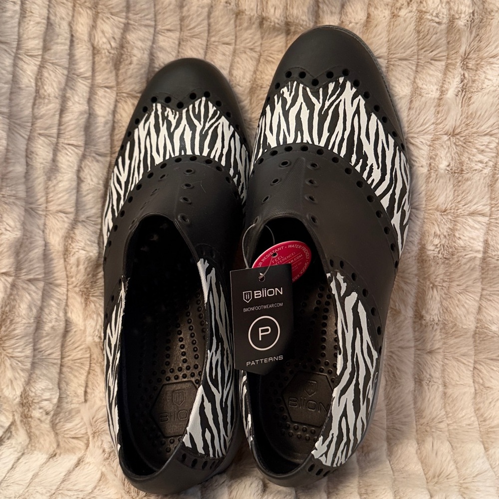 Biion Spikeless Golf Shoes - Picture 2 of 5